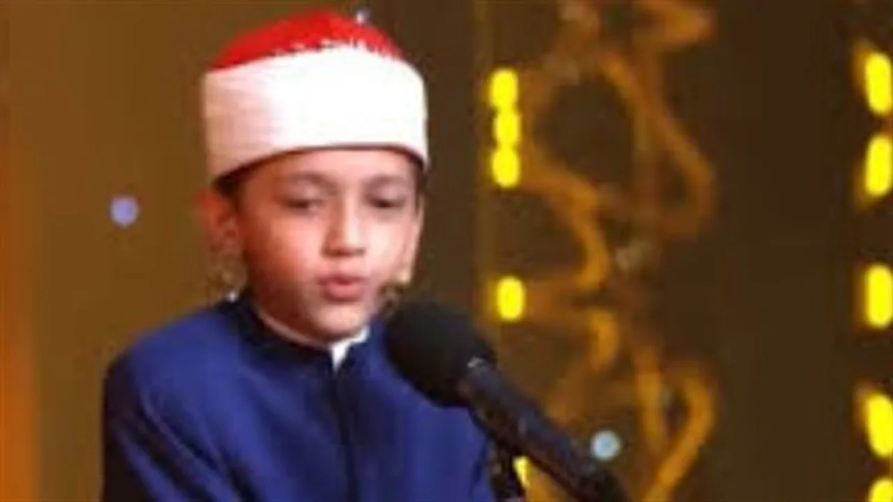 5 ملايين مشاهدة.. تفاصيل قصة بطل السباحة والقرآن عمر علي عوض